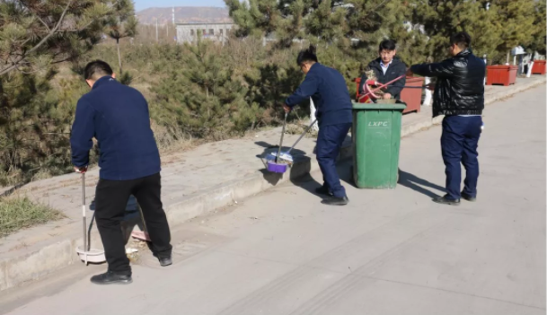 文明创建我先行 ——开云官方站网页版-开云online(中国)
团委开展环境卫生整治志愿活动(图2)