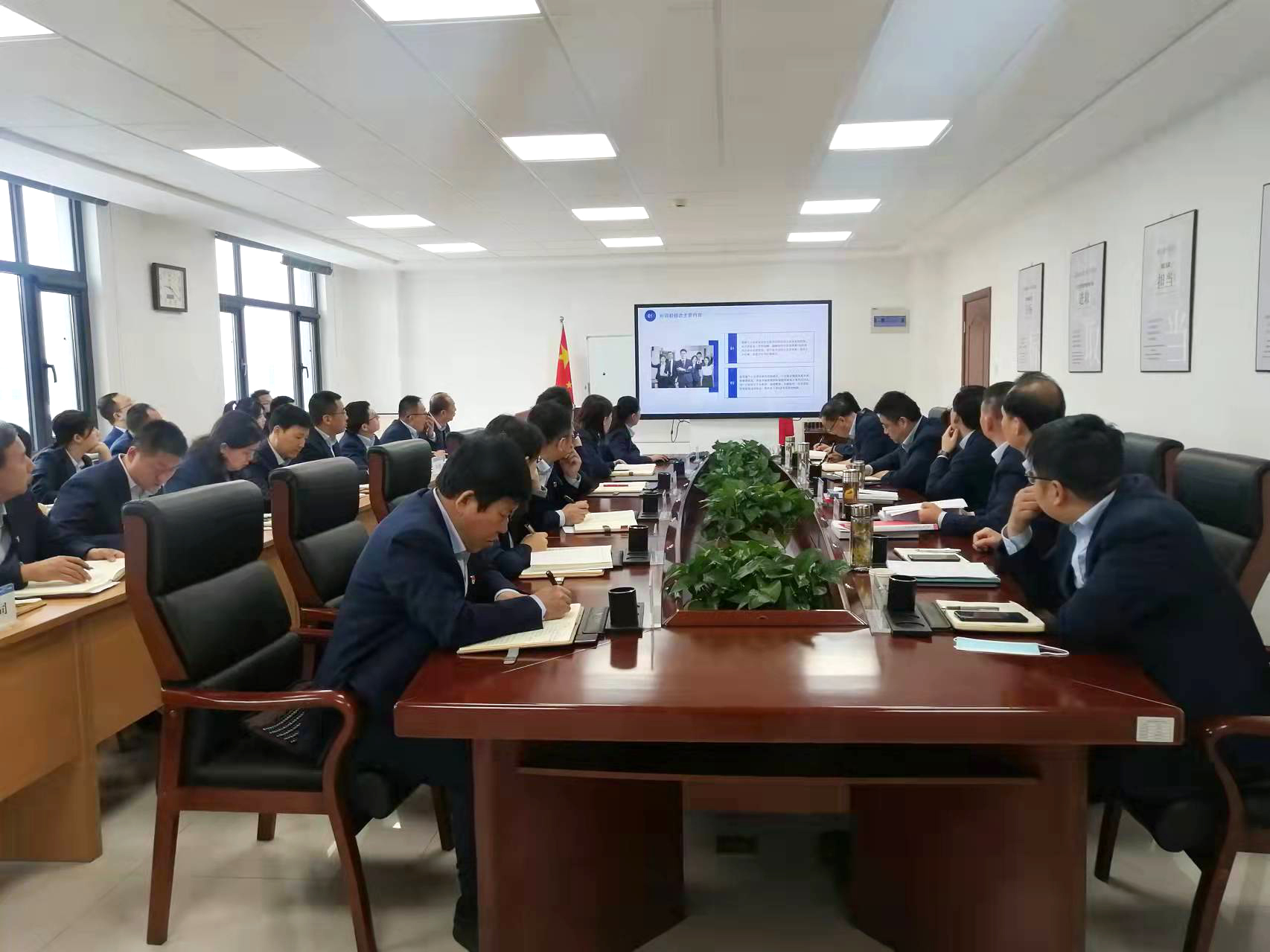 开云官方站网页版-开云online(中国)
召开党委理论学习中心组集体学习会议(图2)