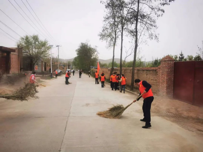 开云官方站网页版-开云online(中国)
赴包抓共建村社开展卫生清扫志愿服务活动(图2)
