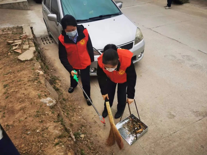 开云官方站网页版-开云online(中国)
赴包抓共建村社开展卫生清扫志愿服务活动(图4)