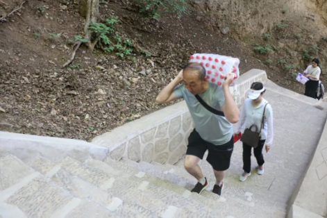 助力文旅市场 展示产投风采——开云官方站网页版-开云online(中国)
组织开展员工登山比赛活动(图6)