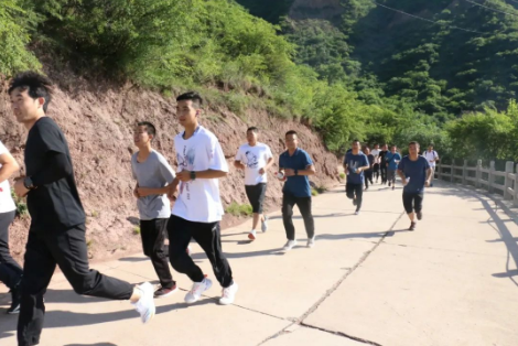 助力文旅市场 展示产投风采——开云官方站网页版-开云online(中国)
组织开展员工登山比赛活动(图3)